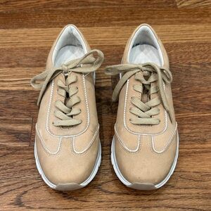 Women's size 8.5 Klouds Beige Sneakers